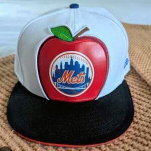 New Era 59Fifty Black & White fitted New York Met Cap with Red and Black Details